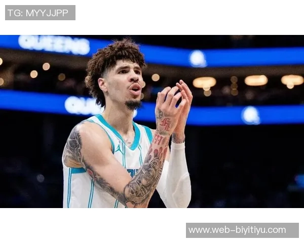 拉梅洛鲍尔因脚踝不适提前离场本场比赛将无法继续参赛 拉梅洛鲍尔因脚踝不适提前离场本场比赛将无法继续参赛