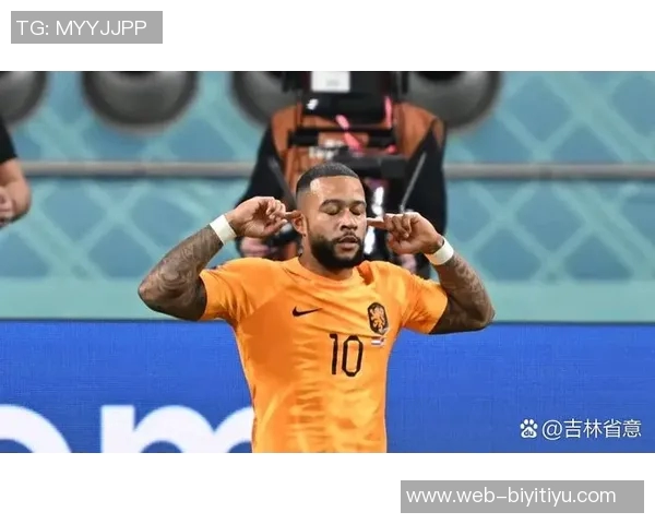 德佩替补席开怀大笑心态超好即便科林蒂安0-1落后依然乐观面对比赛