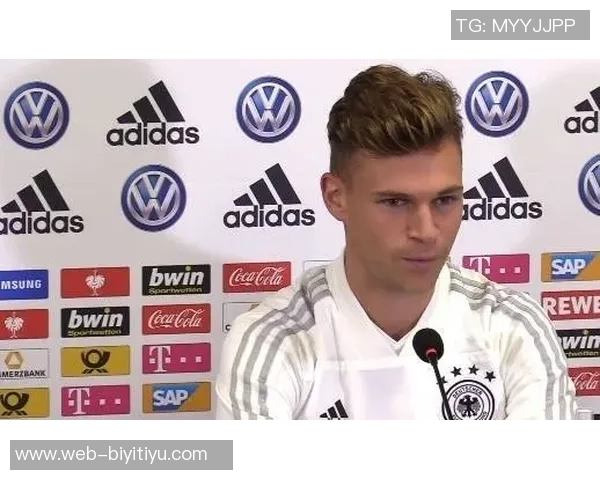 拜仁官方推特发布德甲对阵斯图加特海报基米希与卡尔共同亮相