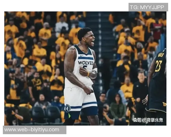 爱德华兹半场火力全开16投10中狂砍29分三分球命中率高达60