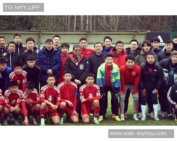 崇明五虎齐聚一堂武磊等人拜访徐根宝共话足球梦想 崇明五虎齐聚一堂武磊等人拜访徐根宝共话足球梦想