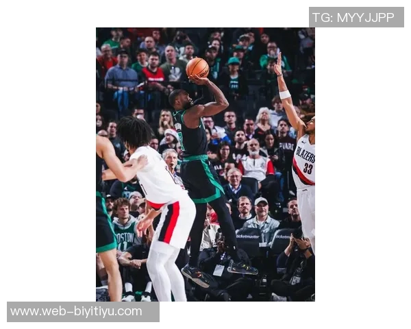 杰伦布朗半场表现低迷仅得6分3失误球队状态堪忧