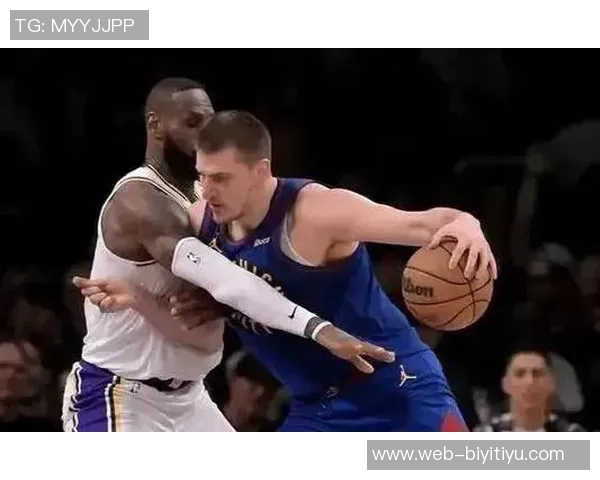 詹姆斯盛赞约基奇的比赛热爱观众应亲自感受他的篮球魅力