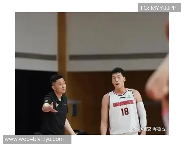 广东男篮主帅杜锋亲临现场助威广东女篮新赛季首战精彩揭幕