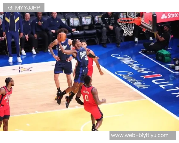 科塔半场表现惊艳7投6中收获13分11板2盖帽助球队掌控局势 科塔半场表现惊艳7投6中收获13分11板2盖帽助球队掌控局势